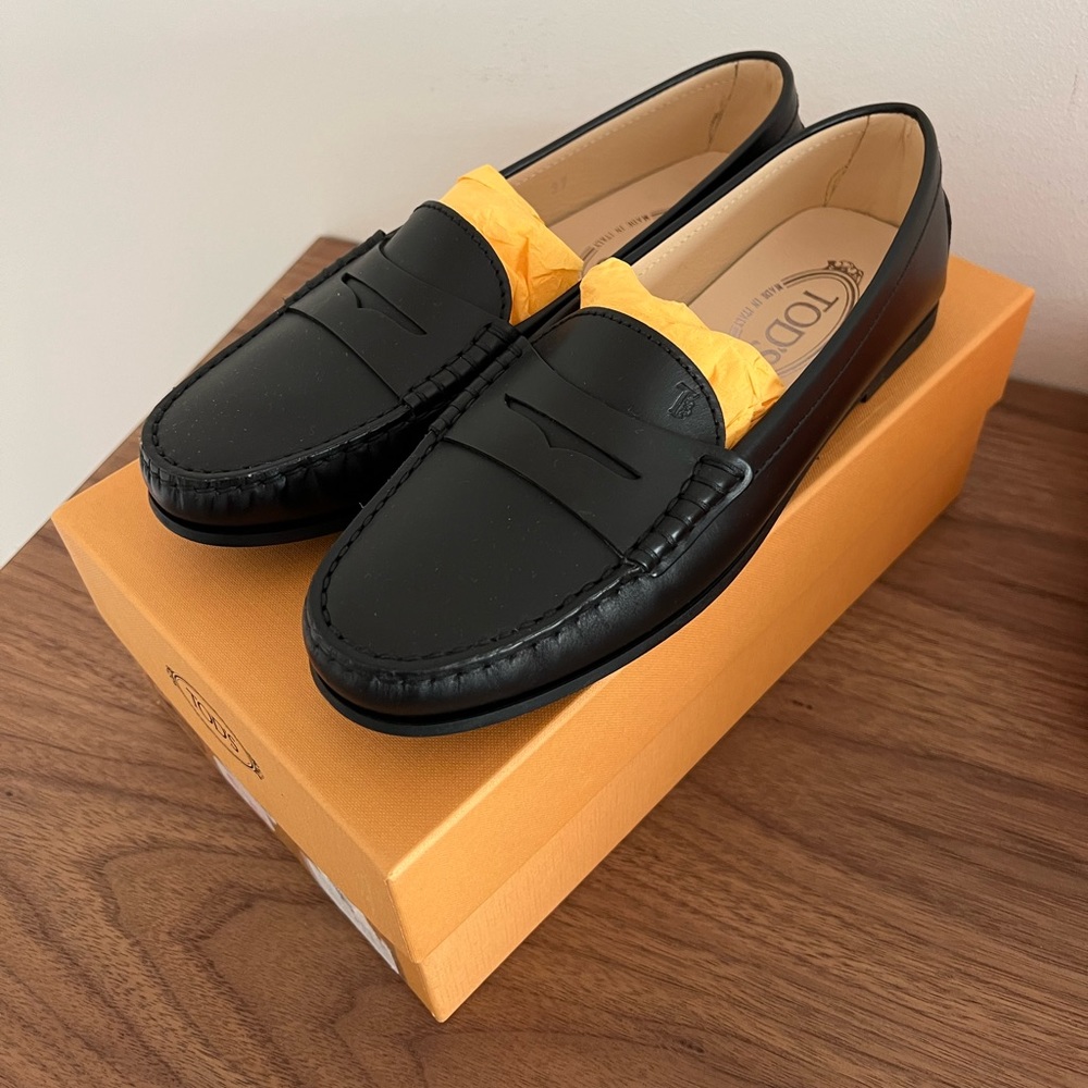 NEW Authentic TOD’S Women's City Gommino leather Black Loafer - Size US 7/37